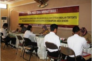 Nampak pelajar yang sedang mendaftar untuk menjadi anggota polisi di mapolres kuningan